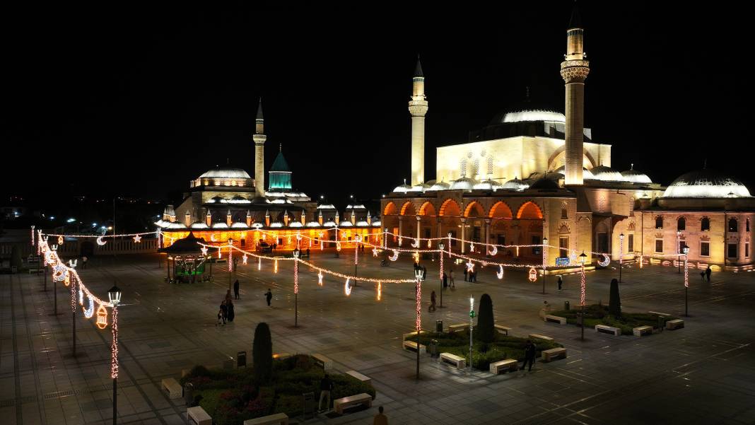 Konya bayrama hazır! Tarihi sokaklar yeniden ışıl ışıl 7